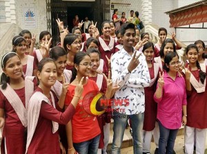 শিশুবিহার স্কুলের কৃতি সন্তানরা। প্রথম স্থানাধিকারী শ্রেষ্ঠা দেব, দ্বিতীয় স্থানাধিকারী আনুষ্কা সারকার এবং ষষ্ঠ রোহান সাহা।