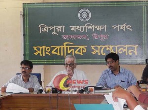 পর্ষদের মিলনায়তনে এক সাংবাদিক সন্মেলনে পর্ষদ সভাপতি মিহির কান্তি দেব। 