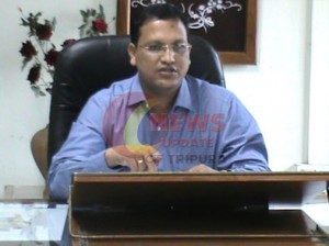 পশ্চিম ত্রিপুরা জেলা শাসক ডঃ মিলিন্দ রামটেকে। ফাইল ছবি।