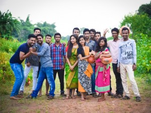 ‘রাতপরি’ গানে রাতদিন অক্লান্ত পরিশ্রমের পেছনে ফ্রেম বন্দি সকলের মুখ।