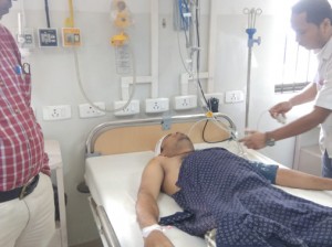 জি বি হাসপাতালে চিকিৎসারত অবস্থায় ডাঃ দীপঙ্কর দেবনাথ। 