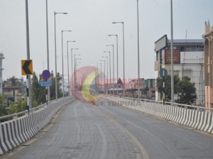 জনশূন্য আগরতলা উড়াল পুল।