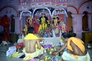রাজধানীর দুর্গা বাড়ি থেকে অভিষেক দেববর্মার তোলা ছবি।